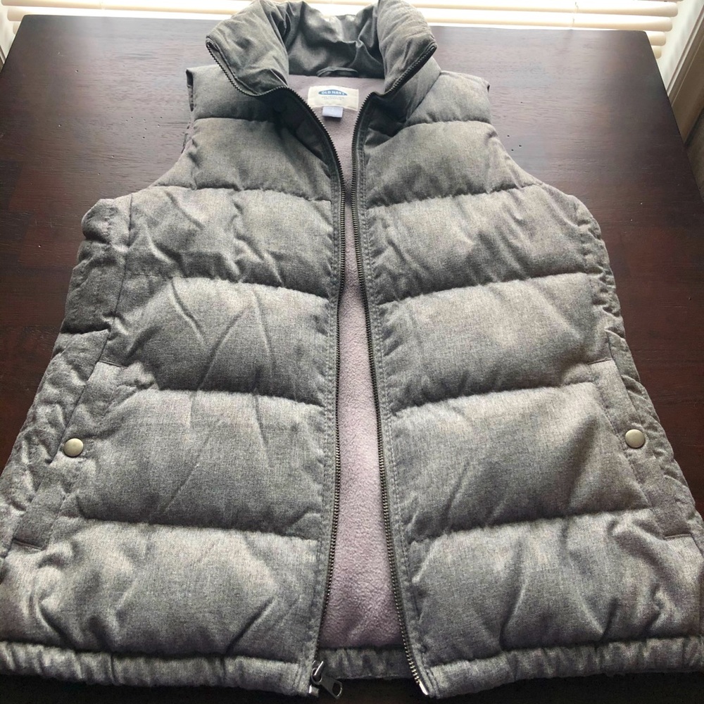 Old Navy puffer zip up vest.